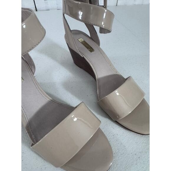NWT!! "Louise et Cie" Cream, Wedge Sandals, SZ 9, Ankle Straps, Open Toe,Sexy - Picture 3 of 11